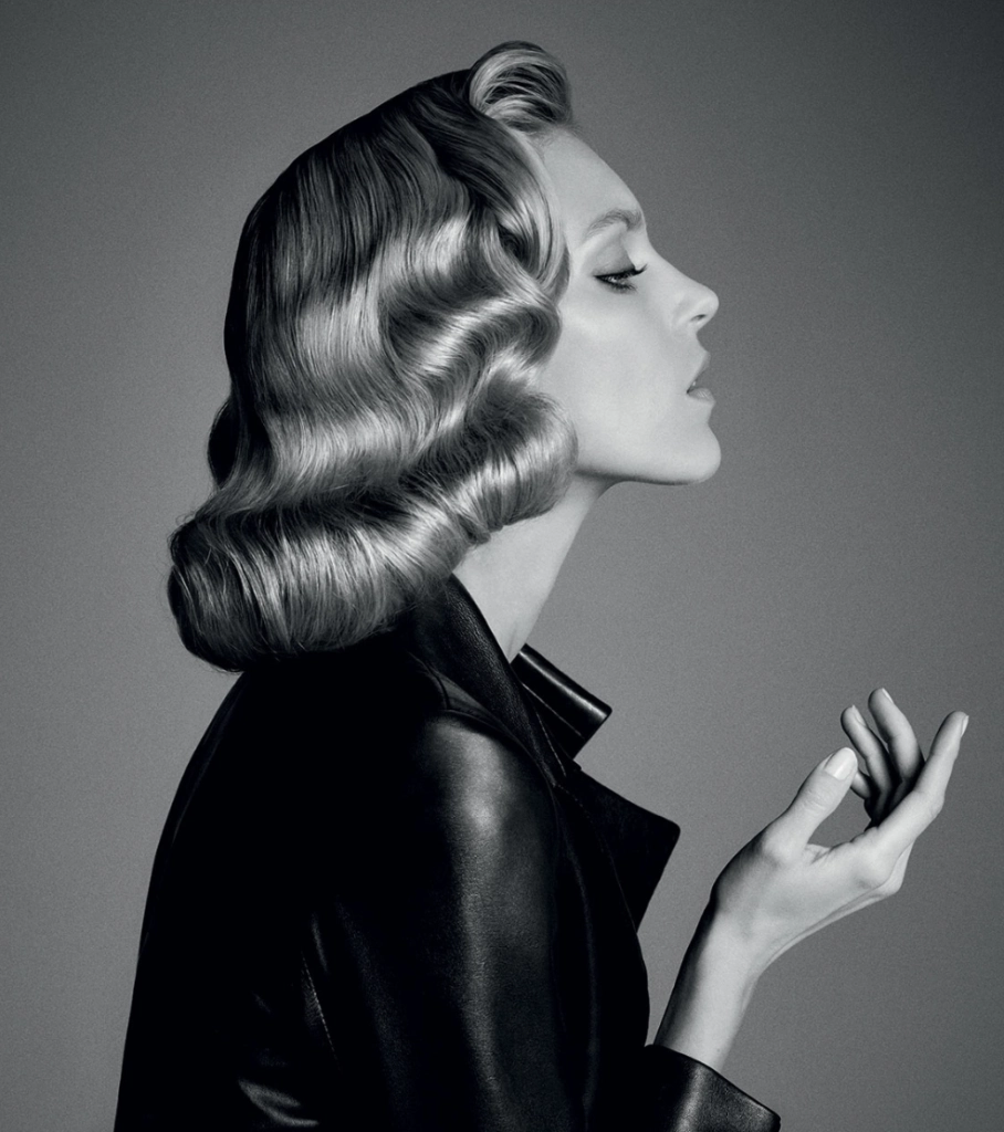 Gaziosmanpaşa Escort siyah zemin üzerinde altın ve bronz vurgulu tanıtım görseli